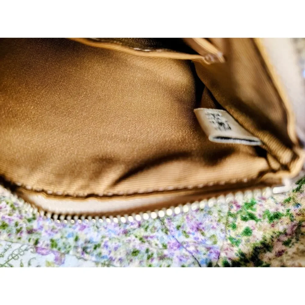 Coach corner zip